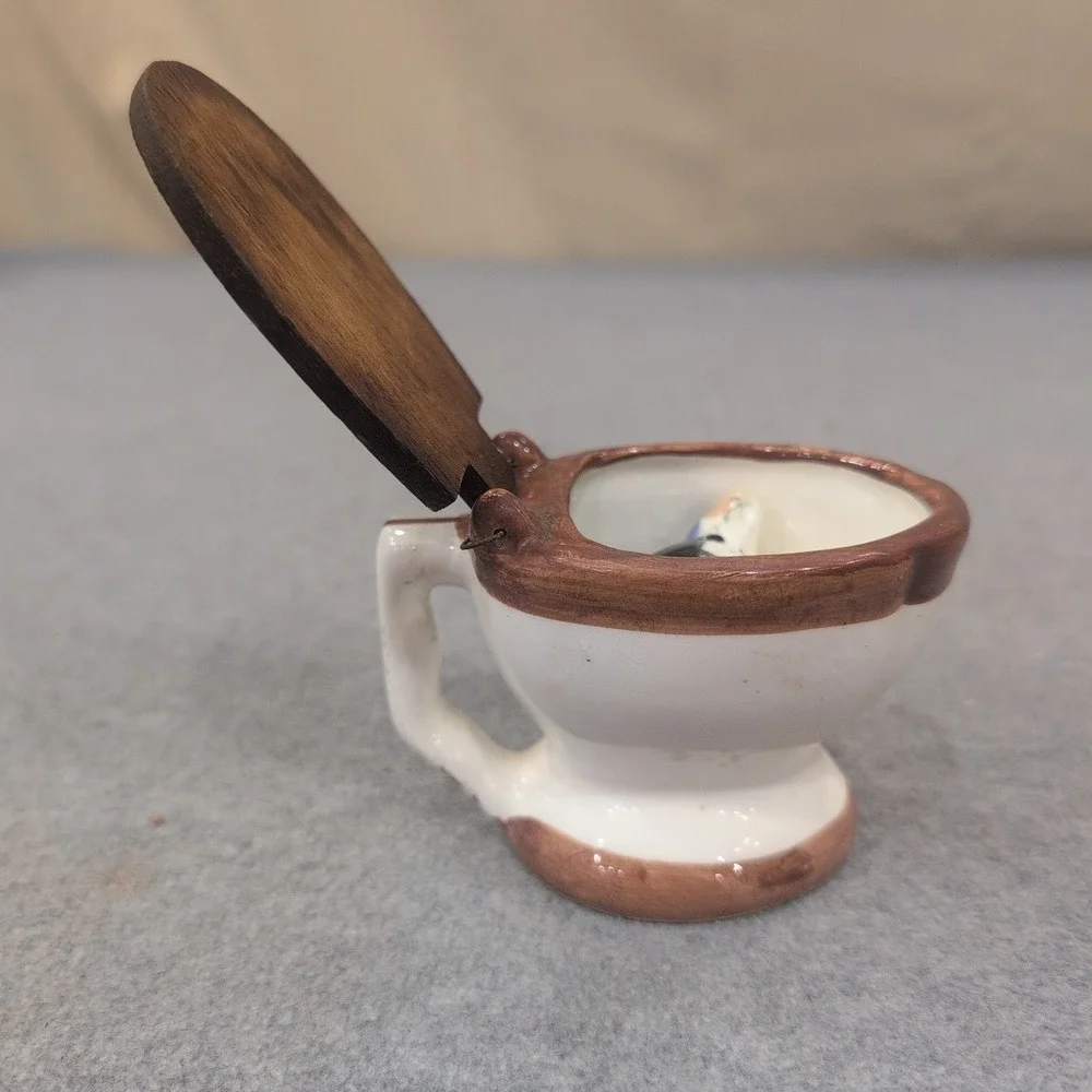 Vintage Ceramic Toilet Goodbye Cruel World Novelty Mug with Wooden Lid Gag Gift - Picture 4 of 6